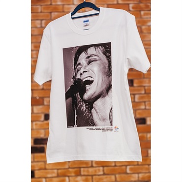 Ikebe Original 忌野清志郎 フォトプリントTシャツ Photo by 有賀幹夫 A - S【受注受付は終了致しました】