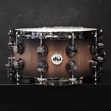 dw DR930714SSN692 [Collector's Pure Walnut 14×7 / Natural To Quick Ebony Burst / Black Nickel Finish Hardware]