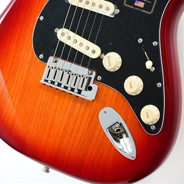 Fender USA American Ultra Luxe Stratocaster (Plasma Red Burst/Maple) 【The Spring Summer 2026 Campaign】 画像4
