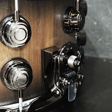dw DR930714SSN692 [Collector's Pure Walnut 14×7 / Natural To Quick Ebony Burst / Black Nickel Finish Hardware] 画像5